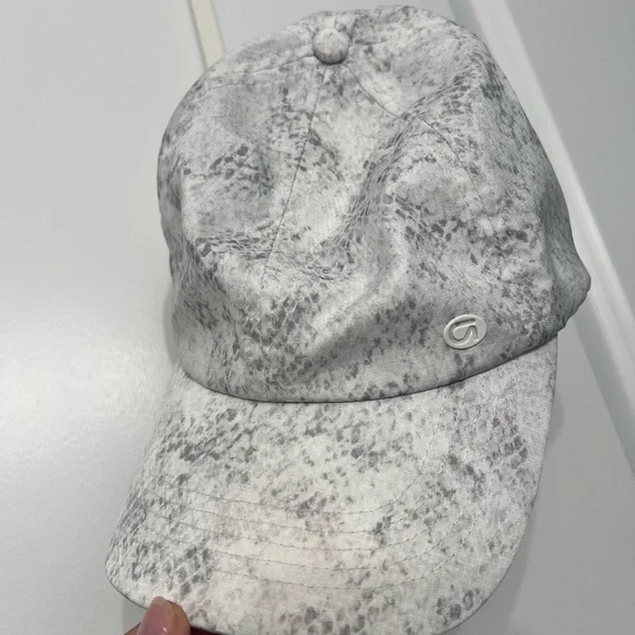 GAP Light Gray Textured Cap - Picture 1 of 6